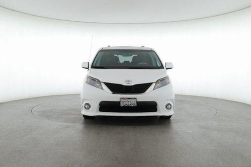 Photo 4 of 28 of 2014 Toyota Sienna SE