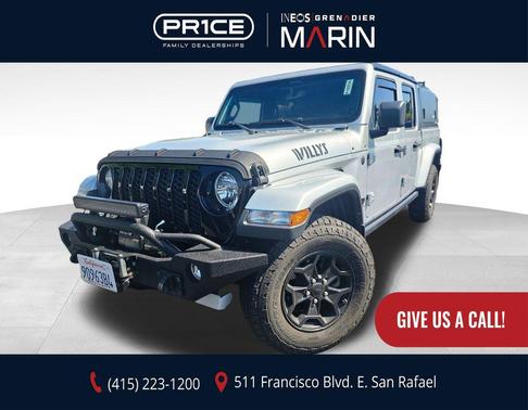 Silver Zynith Clearcoat 2023 Jeep Gladiator Willys 4x4