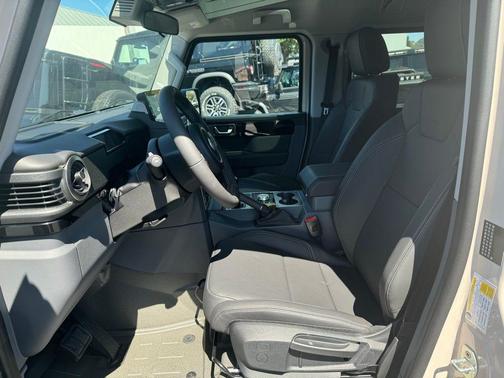 2025 INEOS Grenadier Fieldmaster