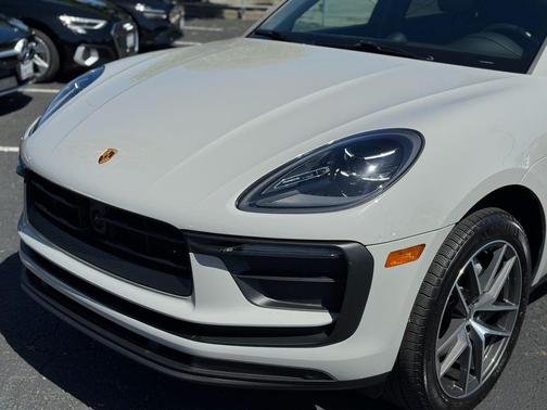 Chalk 2023 Porsche Macan Macan