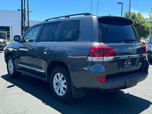 2020 Toyota Land Cruiser Base