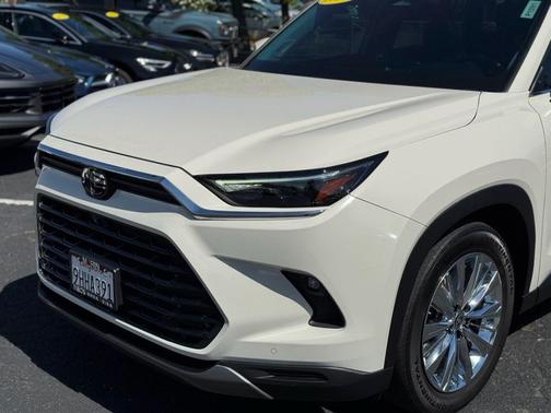 Coastal Cream 2024 Toyota Grand Highlander Platinum