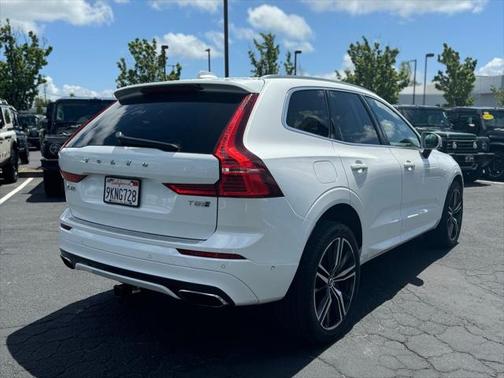 2019 Volvo XC60 Recharge Plug-In Hybrid T8 R-Design