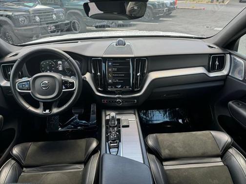 2019 Volvo XC60 Recharge Plug-In Hybrid T8 R-Design