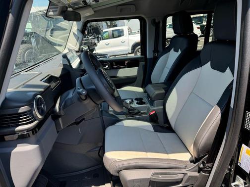 2025 INEOS Grenadier Fieldmaster