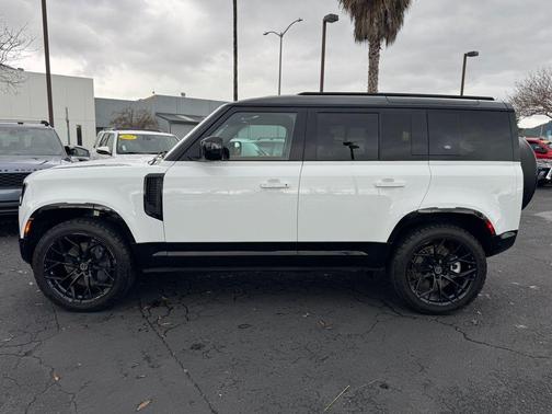 2024 Land Rover Defender 110 P400 X-Dynamic SE