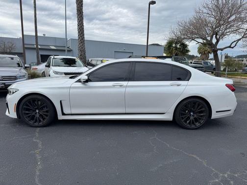 2021 BMW 750 i xDrive