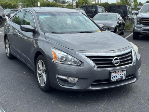 Gun Metallic 2014 Nissan Altima 2.5 SV