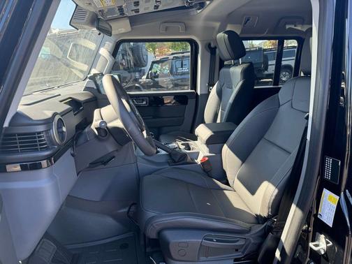 2025 INEOS Grenadier AWD