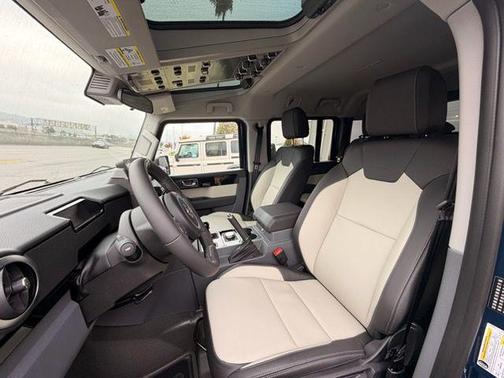 2025 INEOS Grenadier AWD