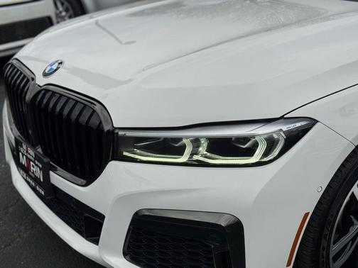 2021 BMW 740 740i