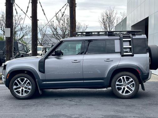 2020 Land Rover Defender 110 SE