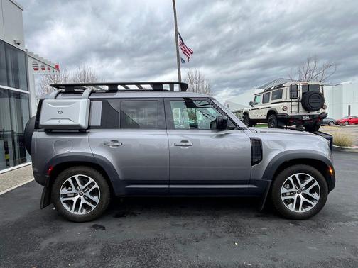 2020 Land Rover Defender 110 SE