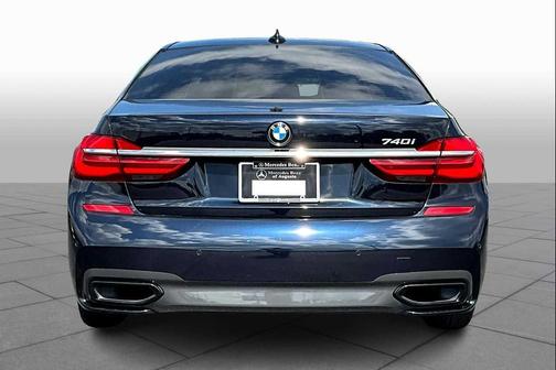 2019 BMW 740 740i