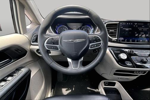 Silver Mist Clearcoat 2023 Chrysler Pacifica Touring L