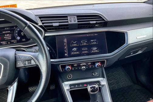 2022 Audi Q3 45 S line Premium