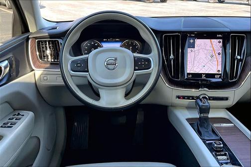 2021 Volvo XC60 T5 Momentum