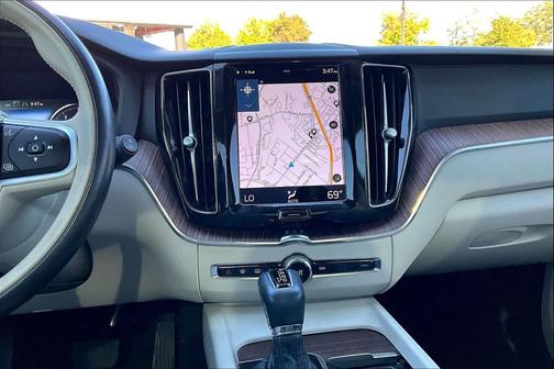 2021 Volvo XC60 T5 Momentum