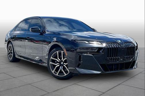 Black Sapphire Metallic 2023 BMW 740 i