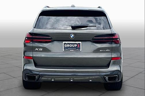 Manhattan Green Metallic 2025 BMW X5 sDrive40i