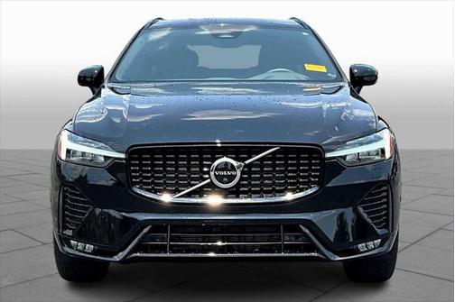 2023 Volvo XC60 B5 Plus Dark Theme