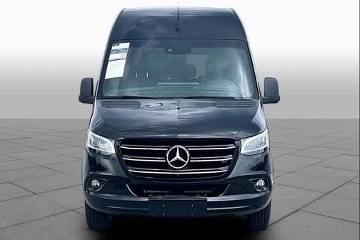 Obsidian Black Metallic 2022 Mercedes-Benz Sprinter 2500 Standard Roof