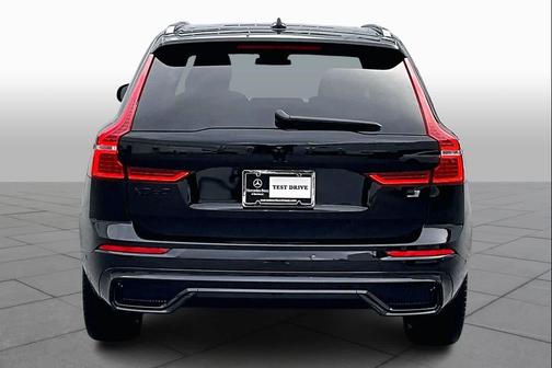 2024 Volvo XC60 Recharge Plug-In Hybrid T8 Ultimate Black Edition