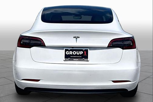 Pearl White Multi-Coat 2023 Tesla Model 3 Standard Range