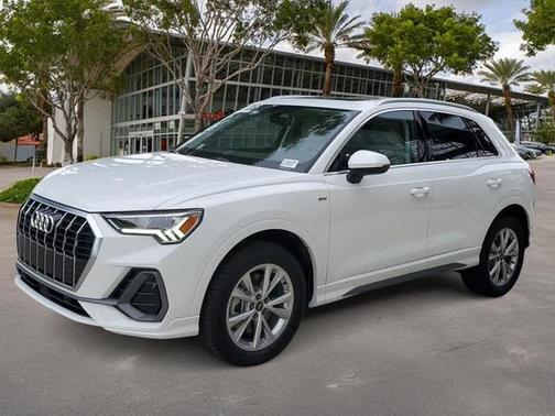 2025 Audi Q3 Premium 45 TFSI S line quattro Tiptronic