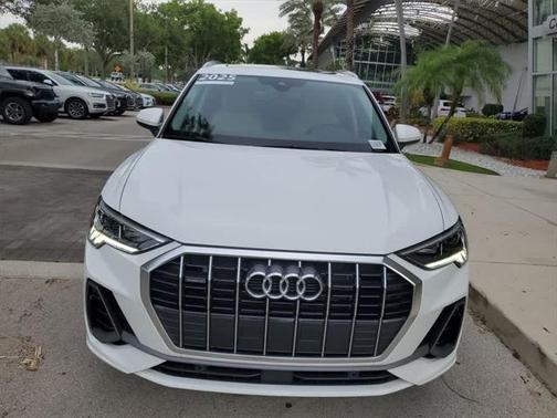 2025 Audi Q3 Premium 45 TFSI S line quattro Tiptronic