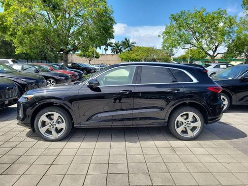 Black 2026 Audi Q5 PLUS