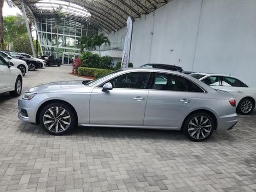 2022 Audi A4 Premium Plus 40 TFSI quattro S tronic