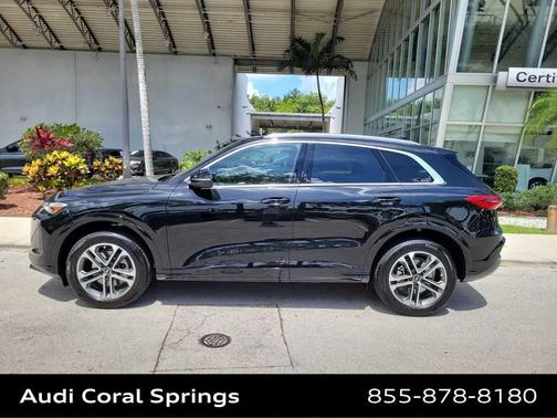 Mythos Black Metallic 2025 Audi Q5 2.0T quattro Premium