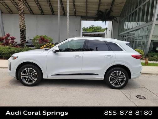 Glacier White Metallic 2025 Audi Q5 2.0T quattro Premium