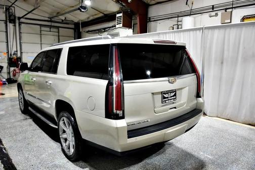 2016 Cadillac Escalade ESV Luxury