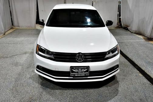 White 2016 Volkswagen Jetta 1.8T Sport