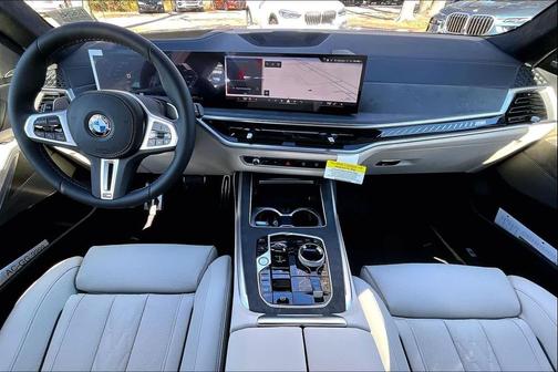 Marina Bay Blue Metallic 2026 BMW X7 M60i