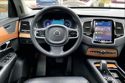 2023 Volvo XC90 B5 Plus