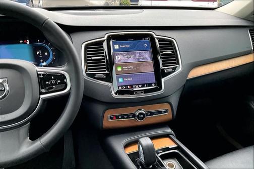 2023 Volvo XC90 B5 Plus