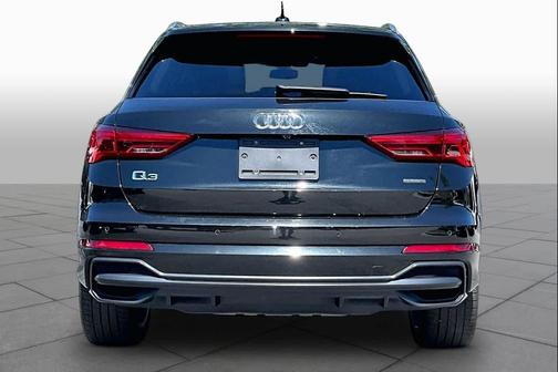Mythos Black Metallic 2021 Audi Q3 45 S line Premium