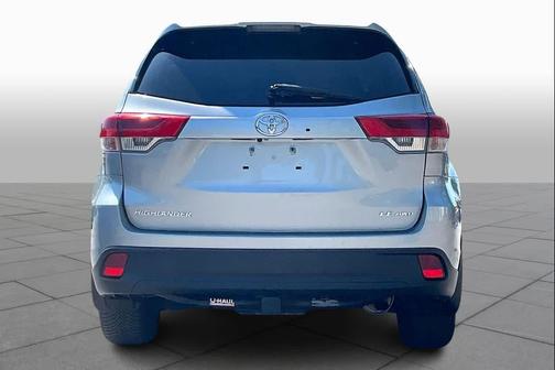 Celestial Silver Metallic 2017 Toyota Highlander LE Plus