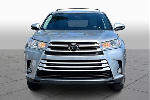 Celestial Silver Metallic 2017 Toyota Highlander LE Plus