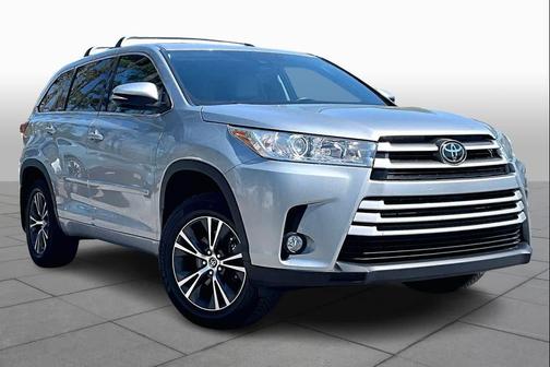 Celestial Silver Metallic 2017 Toyota Highlander LE Plus