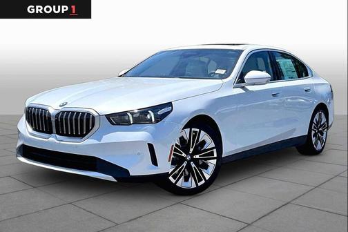 White 2027 BMW 530 i