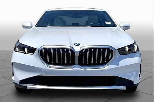 White 2027 BMW 530 i