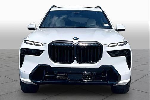 Mineral White Metallic 2027 BMW X7 xDrive40i