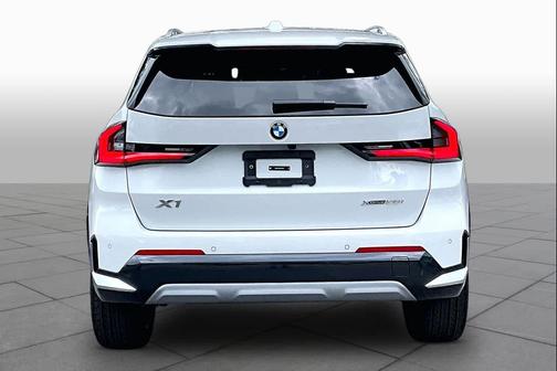 Alpine White 2026 BMW X1 xDrive28i