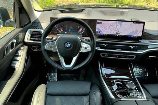 Black Sapphire Metallic 2024 BMW X7 xDrive40i