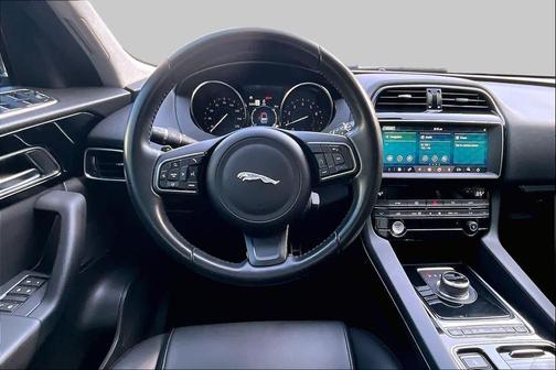 Narvik Black 2019 Jaguar F-PACE 25t Premium