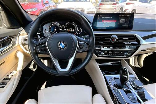 2019 BMW 530 530i